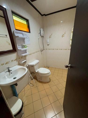 a bathroom with a toilet and a sink at Rin Bay View Resort in Haad Rin