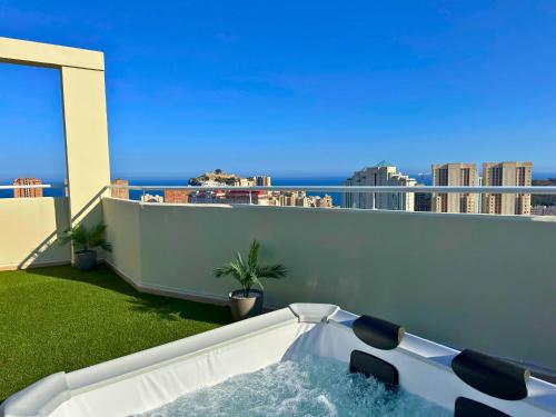 Bazén v ubytování SkyVilla Benidorm Sea Sky & Relax nebo v jeho okolí