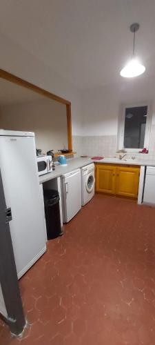 Photo de la galerie de l'établissement Appartement de village à Malaucene 1 er étage avec terrasse, à Malaucène