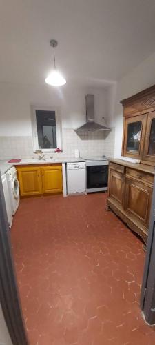 Photo de la galerie de l'établissement Appartement de village à Malaucene 1 er étage avec terrasse, à Malaucène