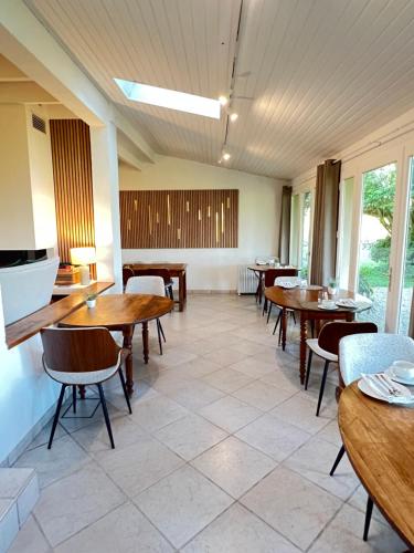 Restaurace v ubytování La Gomerie Chambres d'Hotes