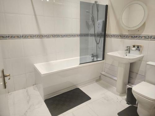 Ένα μπάνιο στο A delightful flat in Manchester.