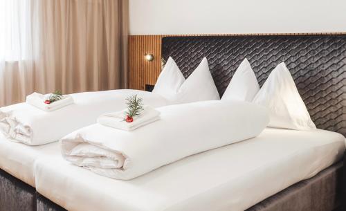 two beds in a hotel room with christmas decorations on them at Paradeis Apartments in Mühlbach