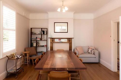 Χώρος καθιστικού στο 'Sobrina=' - A home away from home in Sandy Bay