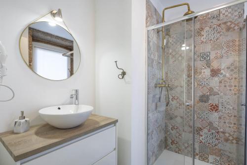 a bathroom with a sink and a shower with a mirror at Casa Cándido in Ribarteme