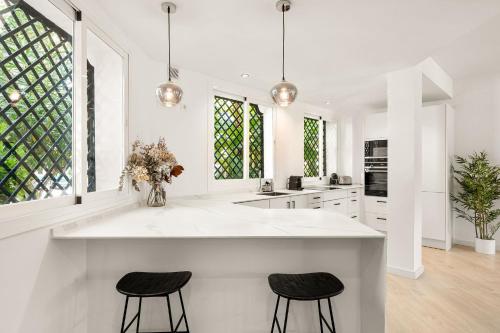 Cozy Townhouse with Rooftop Terrace and Pool