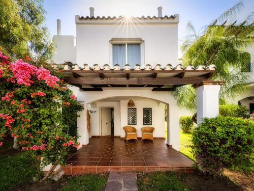 Cozy Townhouse with Rooftop Terrace and Pool