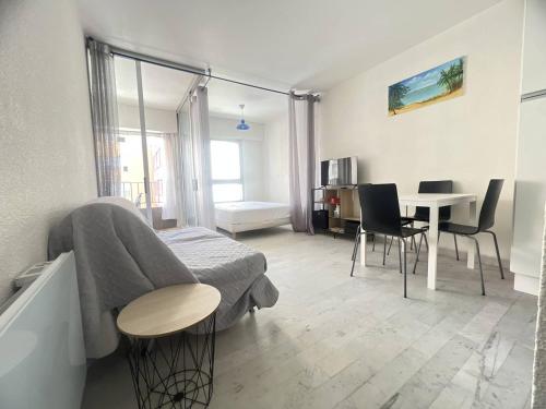 AGREABLE STUDIO AU CENTRE PORT