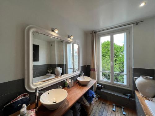 Ένα μπάνιο στο Hotel particulier Montrouge -limitrophe Paris