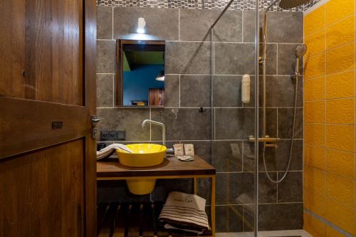 a bathroom with a sink and a shower at Hotel Casa Art in Oreshak