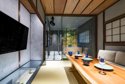 a room with a long table with glasses on it at KONJAKUSO Osaka Bentencho "HIKARIYUYA" Projection M apping SPA in Osaka