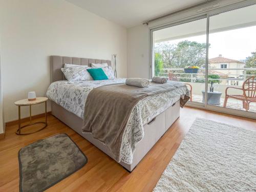 Appartement spacieux et décoré avec goût - quartier Pironnière - 6 personnes