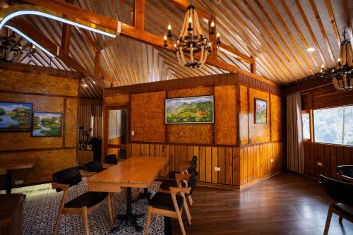 Μια τηλεόραση ή/και κέντρο ψυχαγωγίας στο Sinai Bungalow & Hotel SaPa