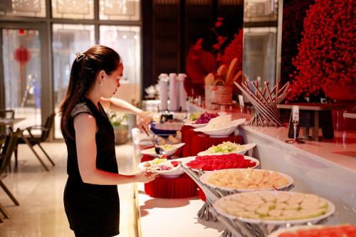 Comida en o cerca de este hotel