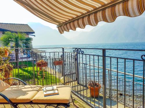 a balcony with a view of the ocean at Appartamenti Portobello in Lezzeno