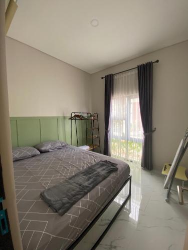 Postel nebo postele na pokoji v ubytování Gebe House - Guest House & Homestay Jogja