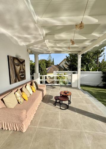 Stunning and luxury Villa in Marbella-Atalaya - 250m to GC Atalaya, 2x 18 holes and very close to the beach of San Pedro de Alcántara and Puerto Banus or Puente Romano