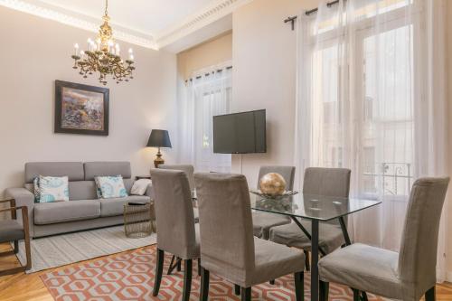 Reina 1 by Forever Rentals