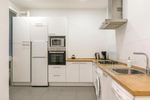 Reina 1 by Forever Rentals