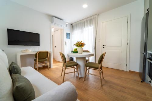 a living room with a table and chairs at Iaspis Luxury Suites in Bendevís