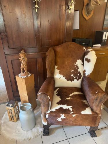 a cat sitting on a chair in a room at Bad Bruckhaus Erlebnishotel in Waldshut-Tiengen