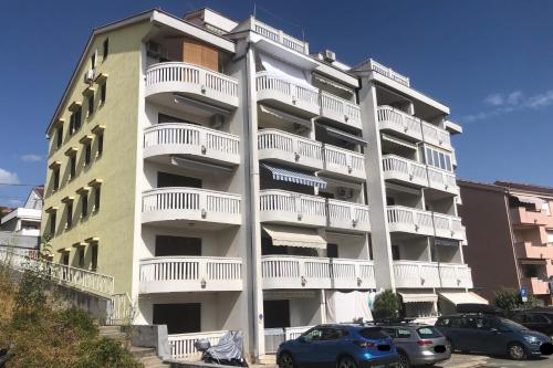 Apartments with WiFi Crikvenica - 24137