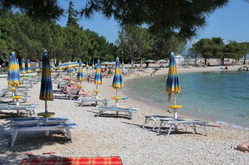 Apartments with WiFi Crikvenica - 24137