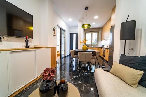 Iaspis Luxury Apartment with Pool