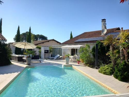 Maison familiale entourée de verdure près d'Arcachon, plages et Golfs