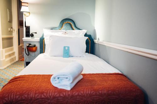 a hotel room with a bed with a thermometer on it at GRANDE HOTEL PARIS by STAY HOTELS in Porto