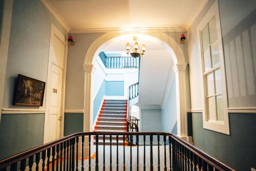 a hallway with a staircase in a building at GRANDE HOTEL PARIS by STAY HOTELS in Porto