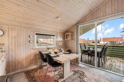 Balkoni atau teres di Cozy Holiday Home With A Large Enclosed Terrace