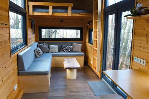 Ein Sitzbereich in der Unterkunft POP Tiny House Mátra