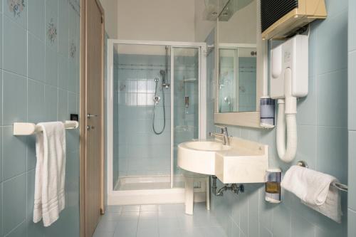 Ванная комната в Hotel Mondial