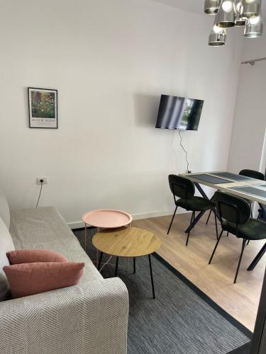 TV a/nebo společenská místnost v ubytování Cozy Apartment near Center