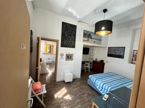 Ένα ή περισσότερα κρεβάτια σε δωμάτιο στο Room Saronno + B&B