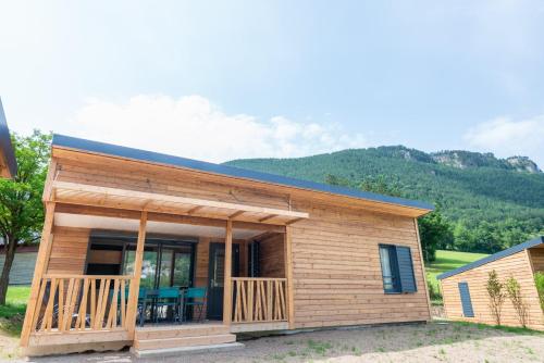 Gîte Chalet 6/8 pers. - Camping Les Berges du Bramont