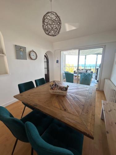 Posezení v ubytování Maison de Vacances - Vue mer avec Piscine