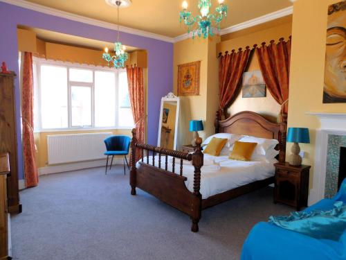 Postel nebo postele na pokoji v ubytování Manor House, Cromer - Keys Holiday Cottages
