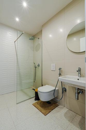 Et badeværelse på Sunshine Appartement Budva