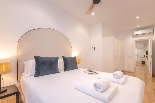 Postel nebo postele na pokoji v ubytování ISG Apartments Triana 1