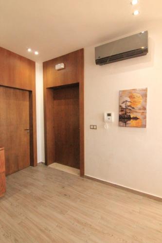 a room with a door and a painting on the wall at 3 Appartements Vue sur Mer dans une maison indépendante in Tangier
