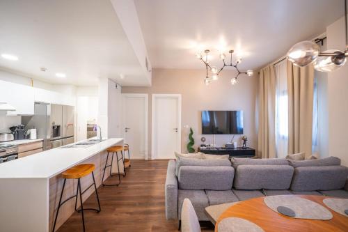 1BHK Luxury Serviced Apartment - Al Andalus JGE