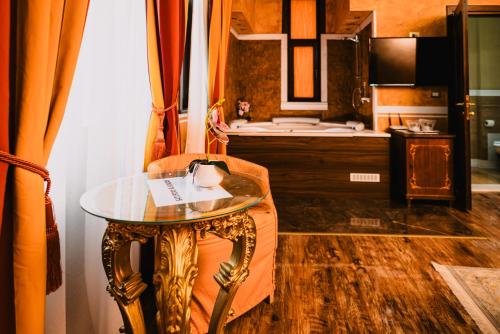 TV a/nebo společenská místnost v ubytování Vigo Hotel