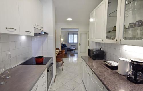 Apartments with WiFi Umag - 24206