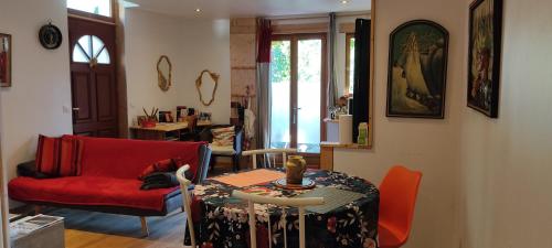 Posedenie v ubytovaní Appartement cosy, au calme, axe Annecy - Genève