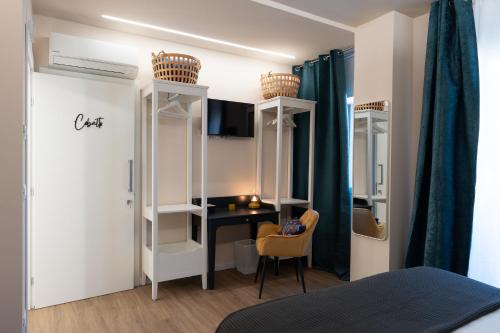 Postel nebo postele na pokoji v ubytování Tre Gemme in Centro - Suite Cobalto