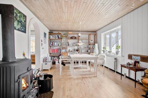 Gallery image of Lovely Holiday Home With 2 Bathrooms, Close To The North Sea in Lild Strand