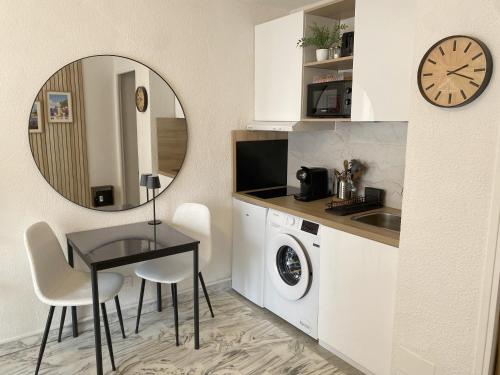 A deux pas des plages et au coeur du vieil Antibes , beau studio rénové