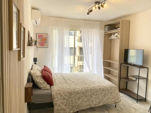 A deux pas des plages et au coeur du vieil Antibes , beau studio rénové